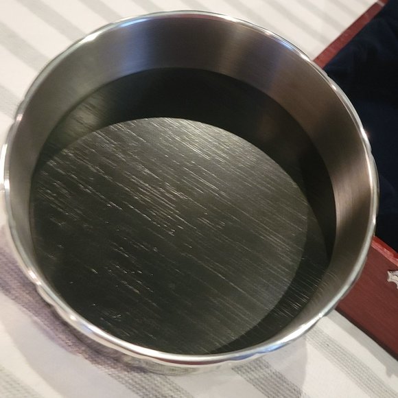 NIB Royal Selangor Gift Boxed Wine Bottle Coaster & Pourer Set - Picture 12 of 16